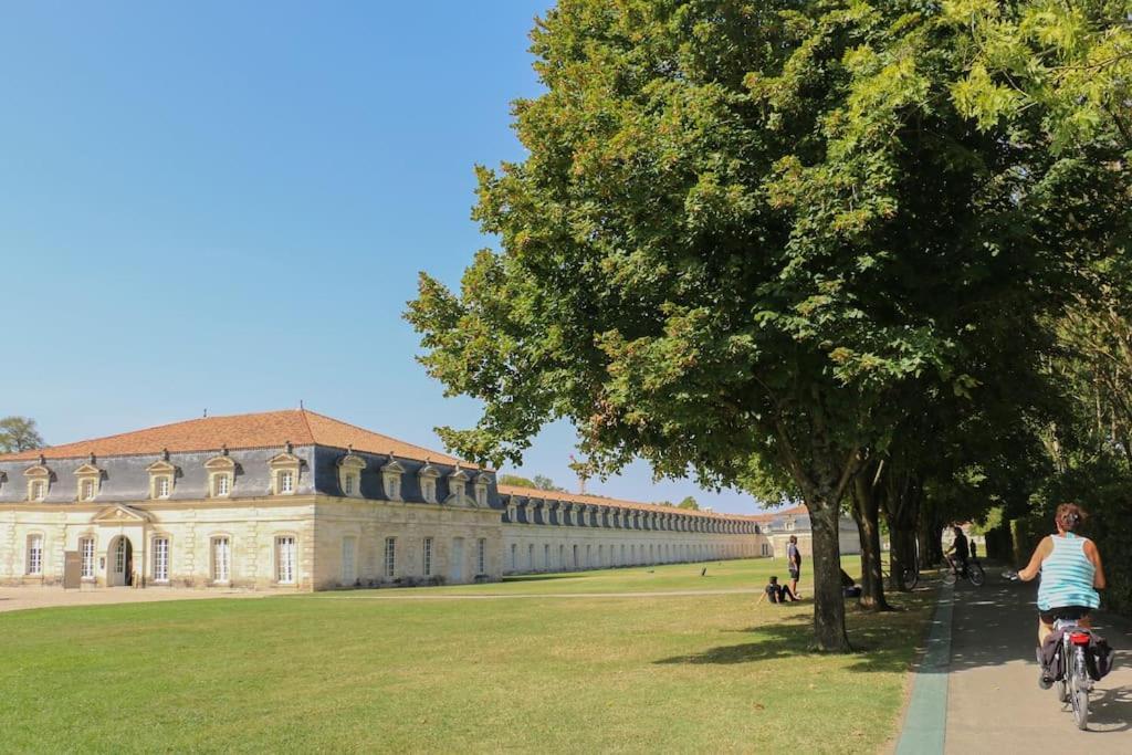 Le Republique - Logements Avec Jardin Situes En Plein Coeur De Ville Et Proche Des Thermes โรชฟอร์ ภายนอก รูปภาพ