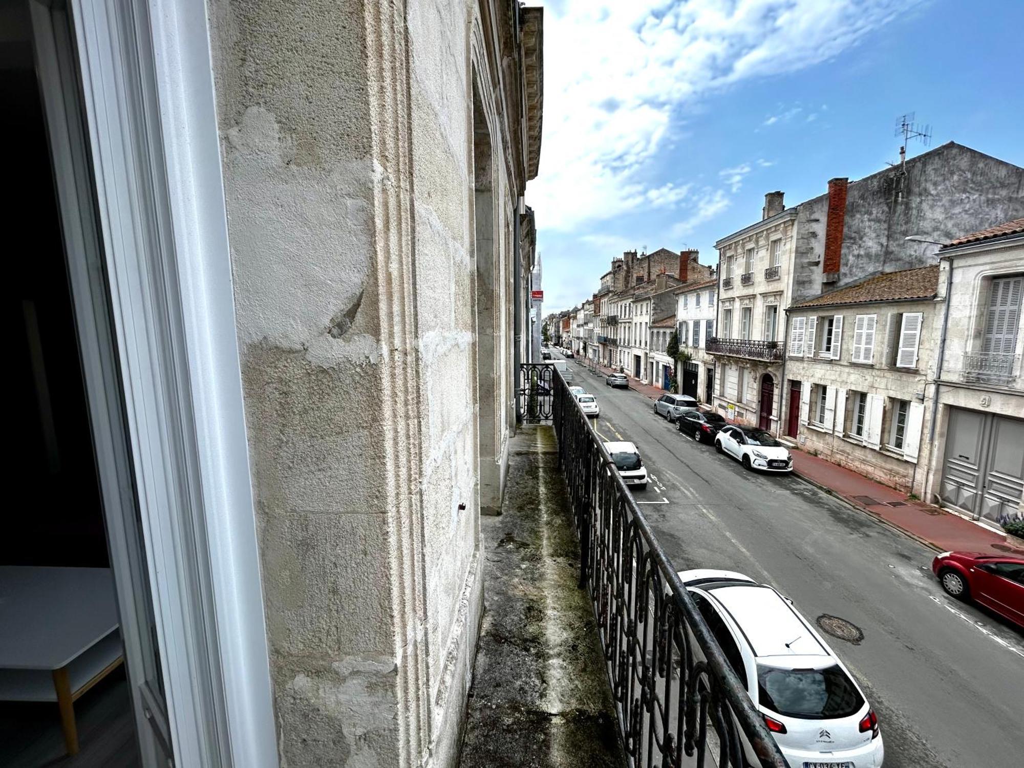 Le Republique - Logements Avec Jardin Situes En Plein Coeur De Ville Et Proche Des Thermes โรชฟอร์ ภายนอก รูปภาพ