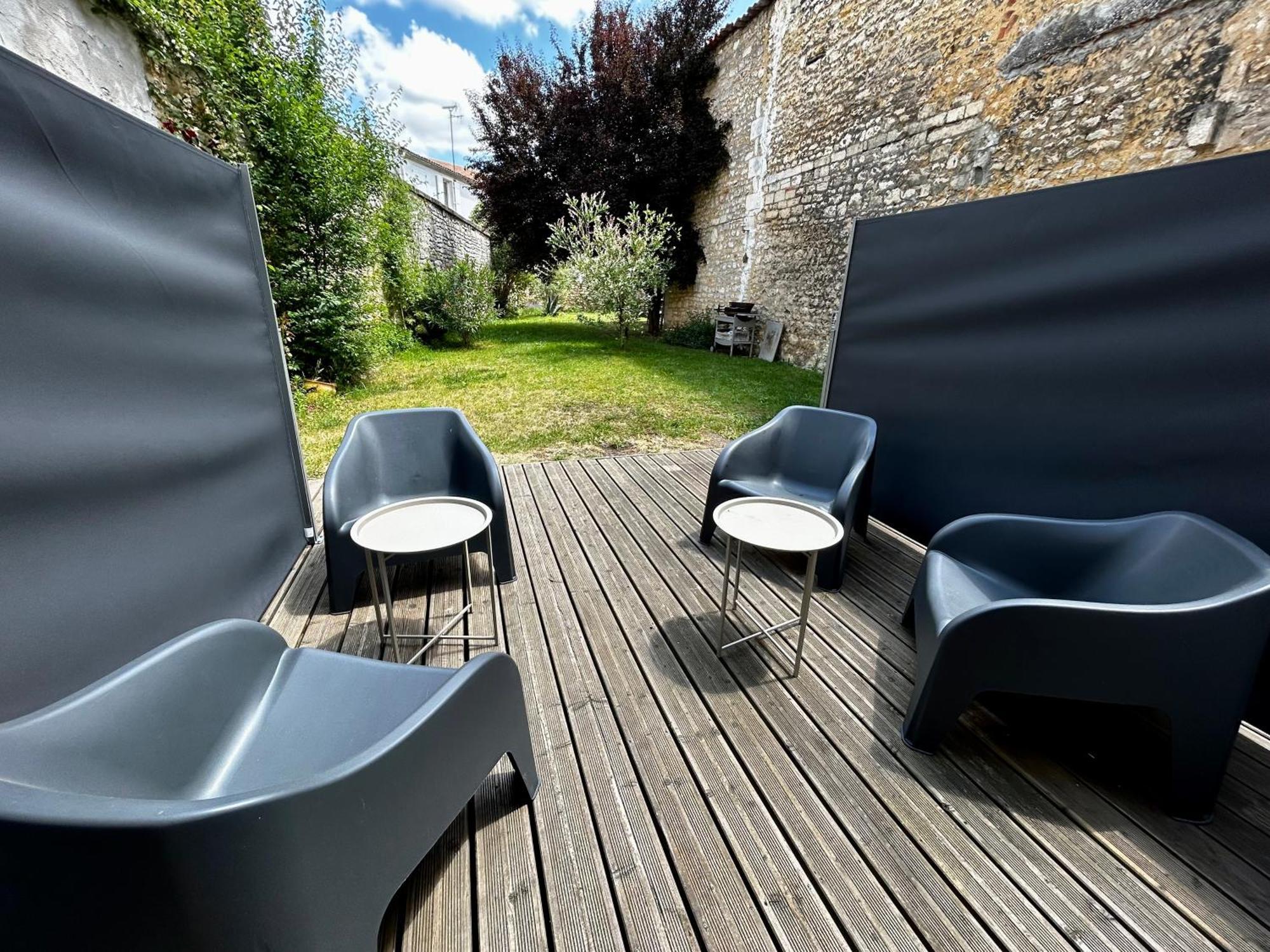 Le Republique - Logements Avec Jardin Situes En Plein Coeur De Ville Et Proche Des Thermes โรชฟอร์ ภายนอก รูปภาพ