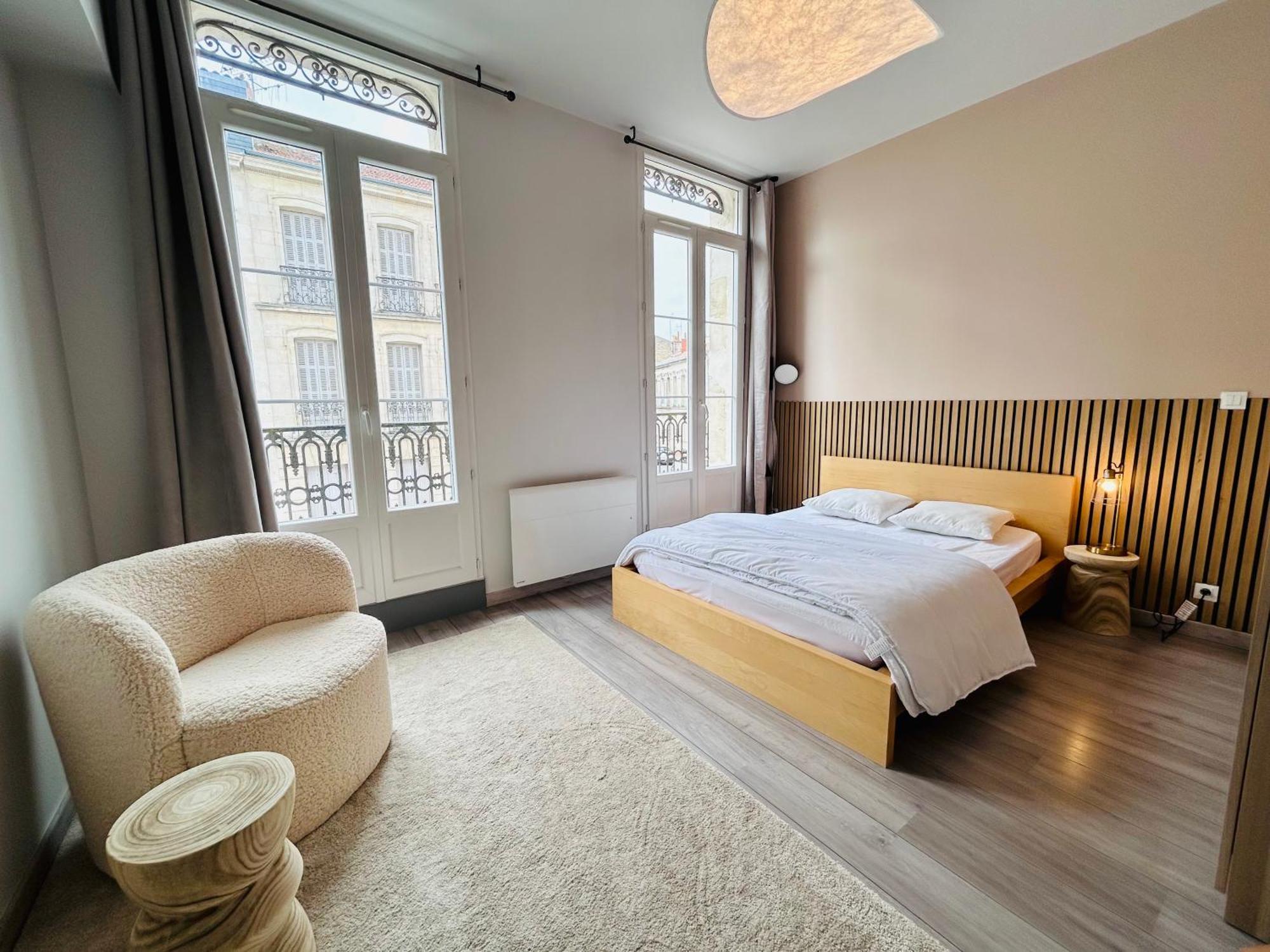 Le Republique - Logements Avec Jardin Situes En Plein Coeur De Ville Et Proche Des Thermes โรชฟอร์ ภายนอก รูปภาพ